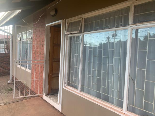 R8,900 pm 2 Bedroom Duet To Let in Postmasburg