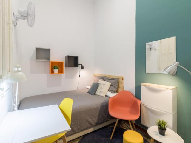 R8A R9 Cool double bedroom near Lesseps metro station