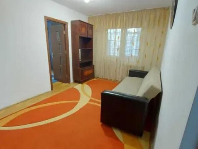 R9300: Inchiriere apartament 3 camere ND, in Alexandru, 350