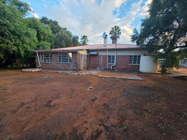 R9,000 pm 3 Bedroom House To Let in Olifantshoek
