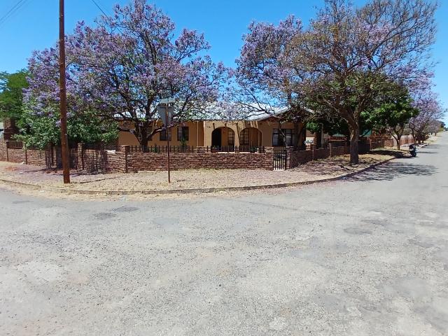 R9,900 pm 4 Bedroom Freehold To Let in Spandauville