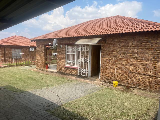 R9,000 pm 3 Bedroom Freestanding To Let in Karenpark