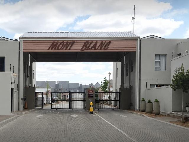 R9,000 pm 2 Bedroom Apartment To Let in Whispering Pines