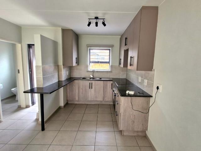 R9,000 pm 2 Bedroom Apartment To Let in Theresapark