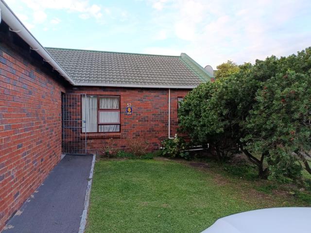 R9,000 pm 2 Bedroom Townhouse To Let in Lorraine
