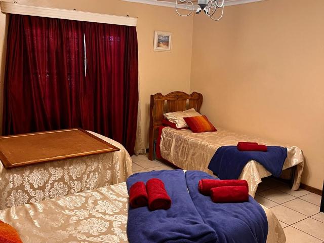 R9,100 pm 1 Bedroom Apartment To Let in Olifantshoek