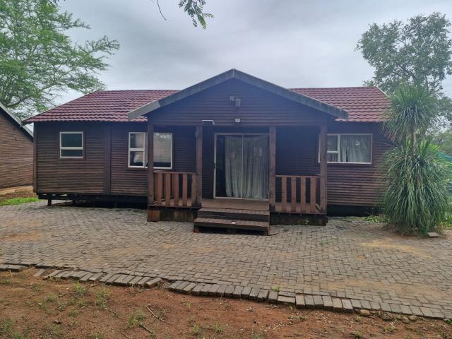 R9,100 pm 5m² Smallholding To Let in Kameeldrift East