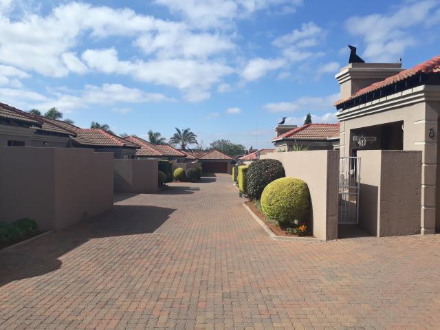 R9,200 pm 2 Bedroom Townhouse To Let in Aerorand