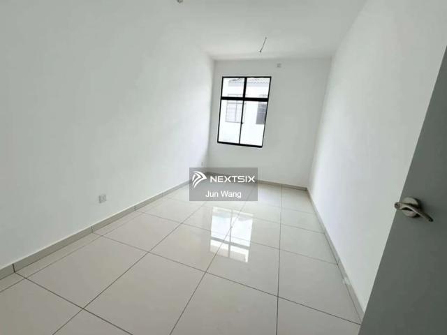 R&F Princess Cove @ Phase 1, 2 Bedroom 2 Bathroom 1 Car Park