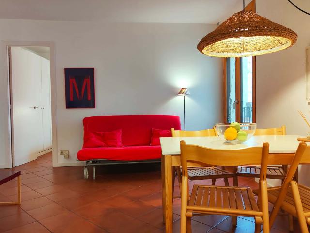 R.G. Central, Tranquil 1BR apt. 2BEDS. La Rambla!