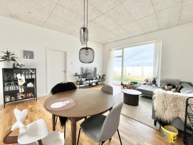 Rækkehus 103 m² med terrasse og carport i Aalborg