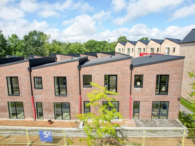 75 svanemærkede rækkehuse i naturskønne Brabrand