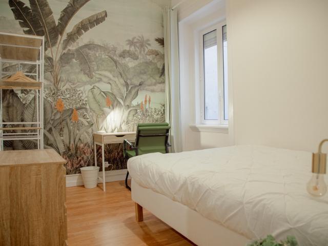 R. Sampaio Pina 7 1D Room 4 39 4