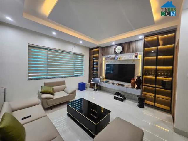 Rất hiếm bán nhà phân lô đỗ quang 43m2 5 tầng 4m mặt tiền 17.5 tỷ ô tô vào nhà