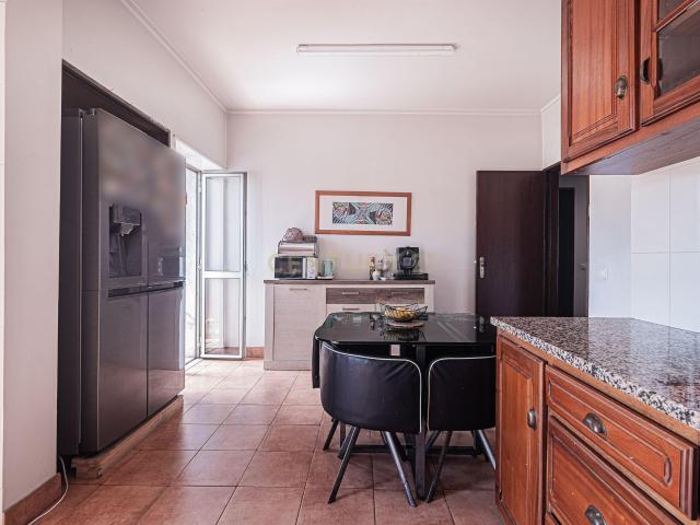 R/C ALTO |APARTAMENTO T3 TRANSFORMADO EM T2 | LOCALIZAÇÃO PREMIUM EM LOURES