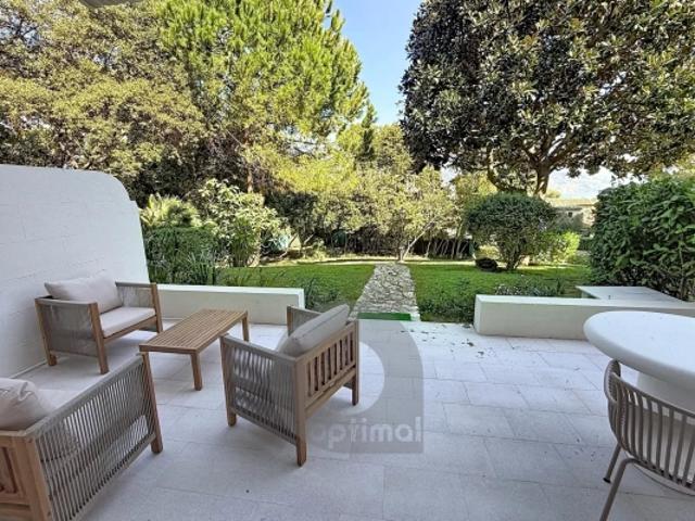 RCM Secteur Cap Martin Résidence de Prestige Magnifique 2 pièces en rez de jardin