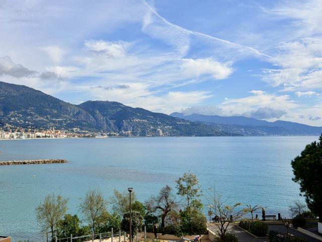 RCM PLAGE T1 FRONT DE MER AVEC TERRASSE, GARAGE ET CAVE