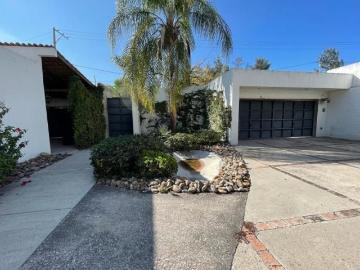 RAM CASA EN VENTA CON 300mts DE JARDÍN, EN LA HERRADURA