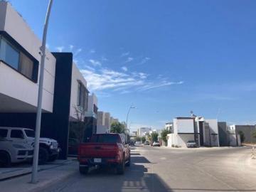 RAM Terreno en venta, en Loretta 2