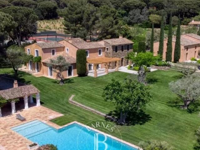 RAMATUELLE DOMAINE D'EXCEPTION AVEC TERRAIN DE TENNIS ET HELIPORT