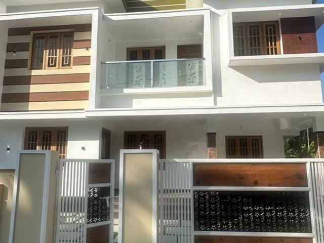 Ramavarmapuram, Thrissur City 4 Bedroom 2500 Sq. Ft. Independent House in Ramavarmapuram Thrissur Listing ID: #10362