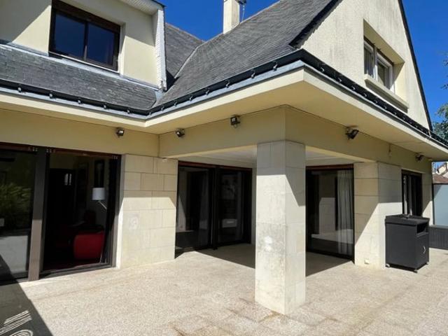 RAMBOUILLET CENTRE gare,commerces et écoles à pied