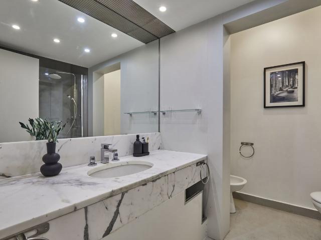 Rameo 2 bedrooms with balcony in Trocadéro Paris Amsterdam Apartments for Rent