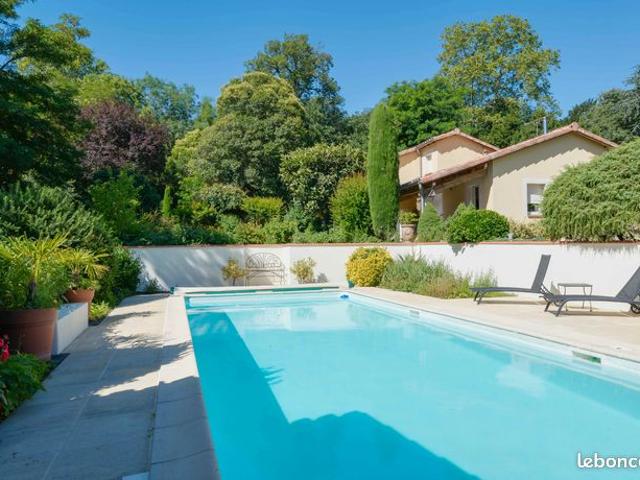 Ramonville centre Villa d'architecte T5 118m² + garage en sous sol de 88m², terrain 1400m² piscine 11 x 4