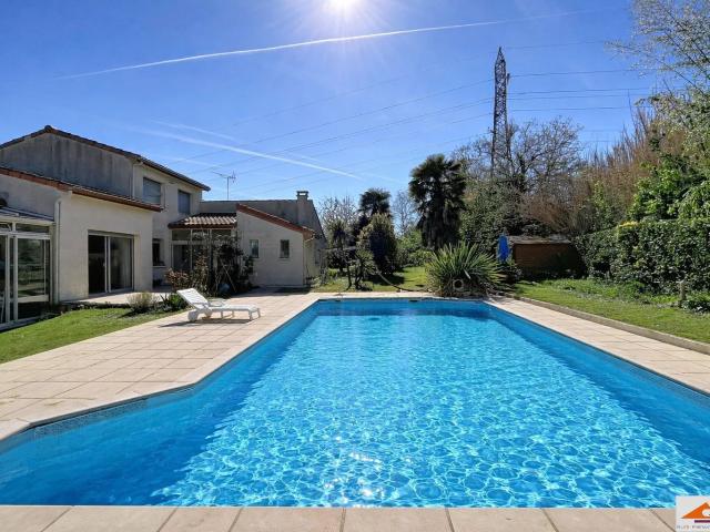 Auzeville Tolosane prox métro Ramonville Villa T7 – 194 m² hab