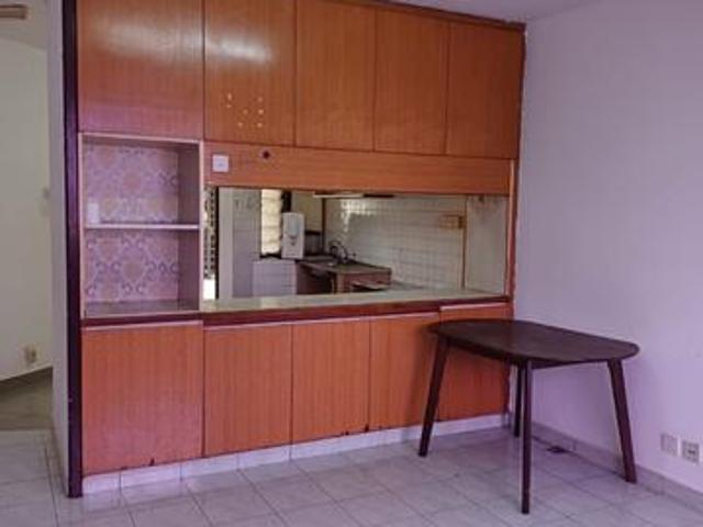 Rampai Court 2 room 1 Bathroom Partially Furnished for rent