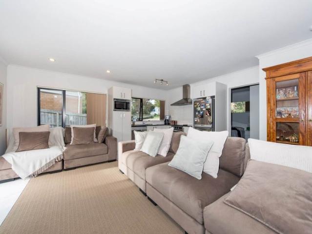 ranui, 2 bedrooms
