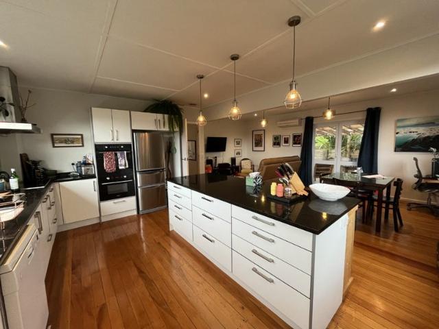 ranui heights, 3 bedrooms