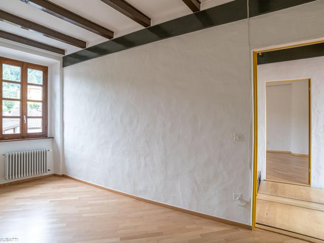 RANCATE – AFFASCINANTE CASA CON LOGGIA E VISTA PANORAMICA