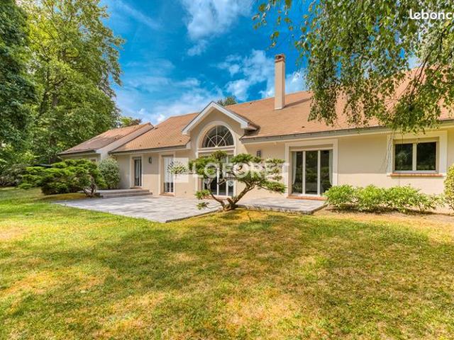 Ranch 10 pièces 300 m²