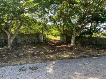 Rancho cerca de Merida con luz a orilla de carretera propiedad privada