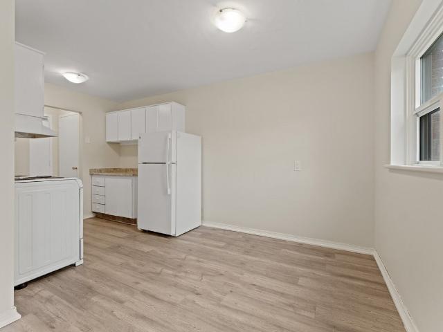 Randal Court Apartments 1 Bedroom Apartment for Rent at 262 & 262 Randolph Pl Windsor, ON N9B 2T3 University