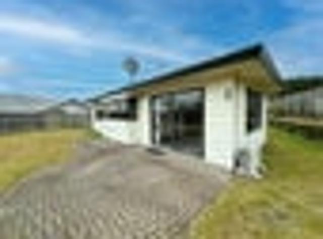 Rangatira Park, 3 bedrooms, $720 pw