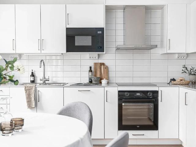Radhus i etage med takterrass i centrala Hässlehol 92 m² 14 449 kr
