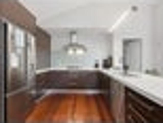 RADIATES CHARM  SO WARM and INVITING!