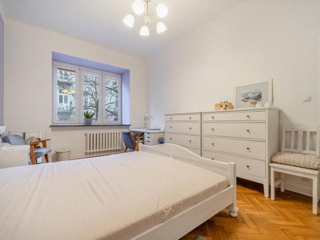 Radna, elegancka kamienica 56 m²