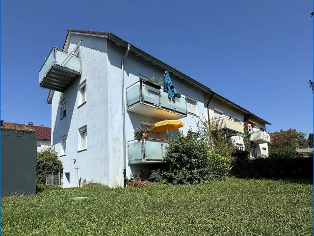 Radolfzell gepflegtes Reihen Eckhaus mit 3 Wohnungen und 4 Garagen Renoviert, gute Rendite!