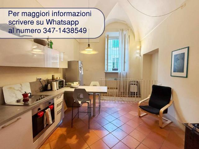 Raffinato e ampio bilocale arredato moderno, in pieno centro