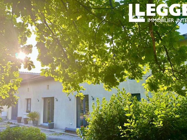 Raffinement et Authenticité – Maison Rénovée 4/5 Chambres au Cœur de la Charente
