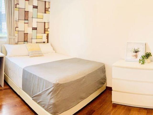 Raffles Quay MRT Queen Room with Private Bathroom