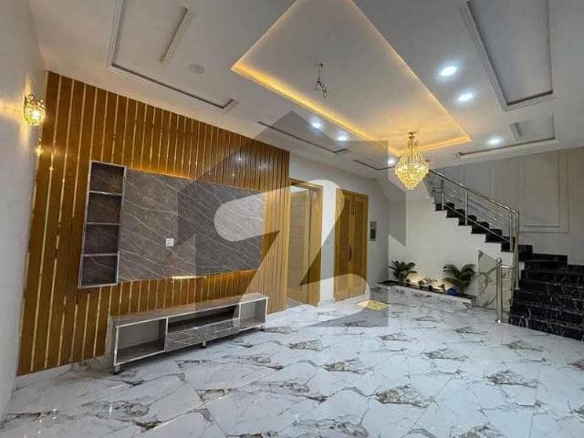 Rafi villa for sale 5 marla a one condition boulevard direct owner