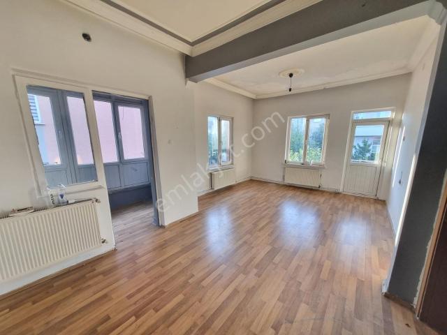 Ragıp Tüzün Cadde Üzeri Metroya 900 Metre 1+1 Kiralık Daire