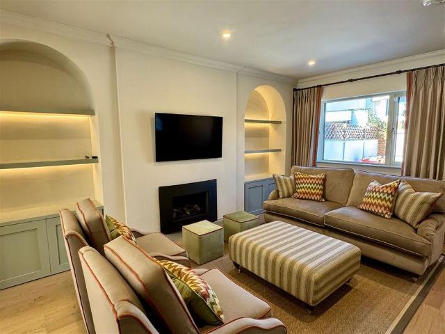 Raglan Lane, Ballsbridge, Dublin 4