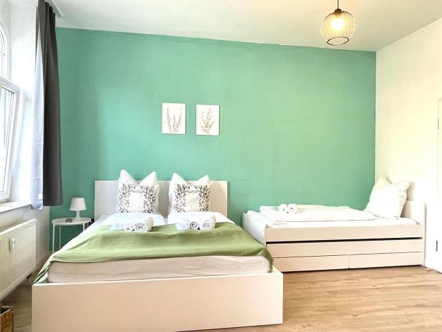 RAHA Charmantes Studio Apartment HBF kostenloser Parkplatz, Erfurt Amsterdam Apartments for Rent