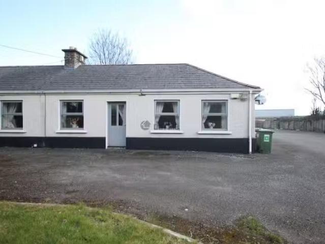 Railway House, Barnhill, Clonsilla, Dublin 15 is for rent