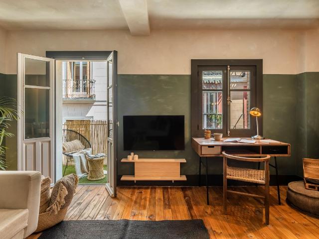 Rainforest Inspired 2 Bedroom Apartment with Terrace and Dedicated Workspace in Justicia, Madrid Amsterdam Apartments for Rent